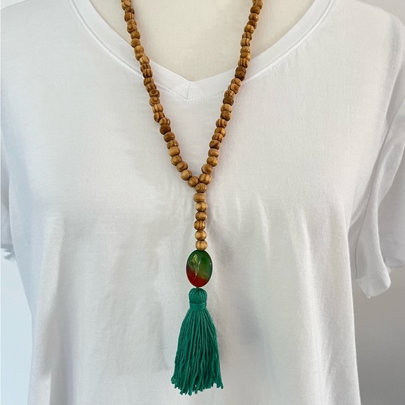 Mala Necklace with Agate Bead, Wood Beads, & Tassel in Green - Picture 5 of 6